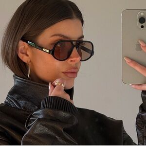 Quay JET SET Black Frame / Tan Lens Unisex Sunglasses MSRP $105